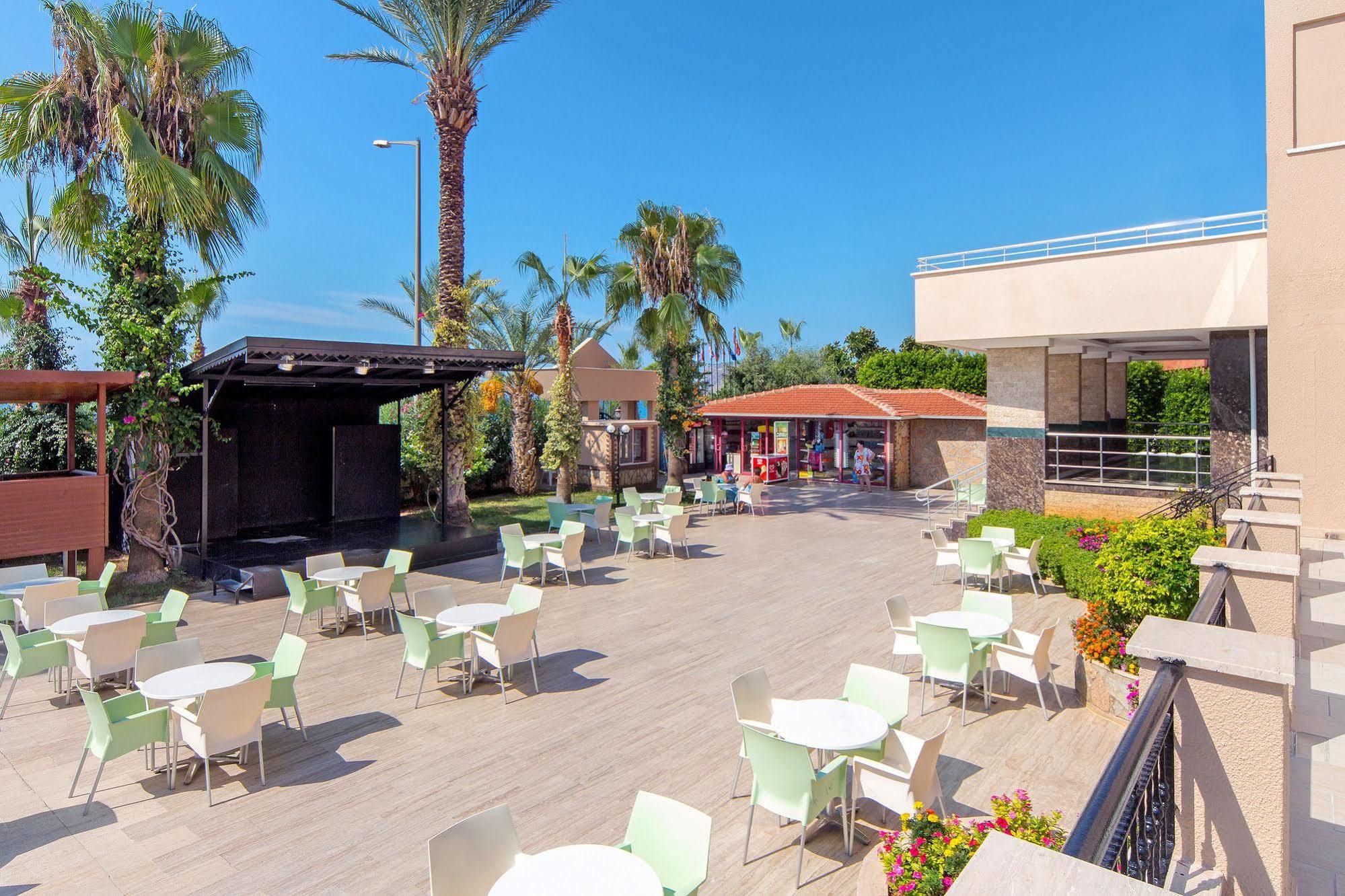 Hotel Saritas Only Family Concept