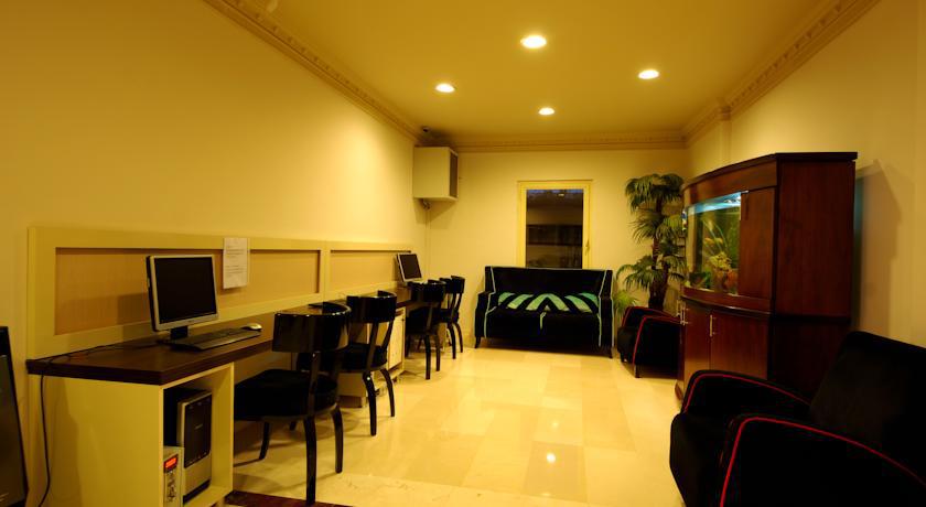 Luna Deluxe Hotel