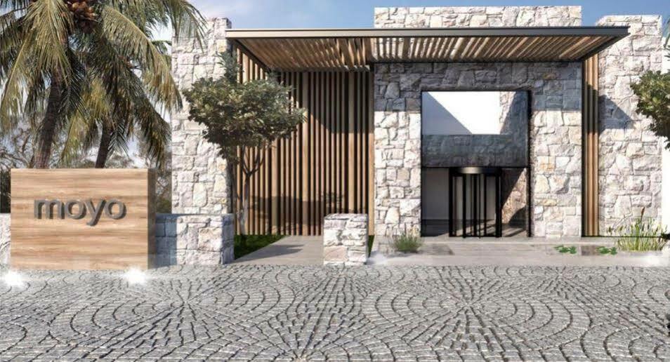 Hotel Moyo Luxury & 3*