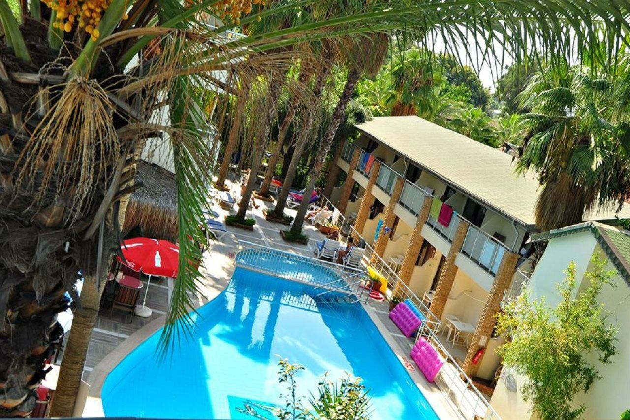 Tropic Club Hotel Side