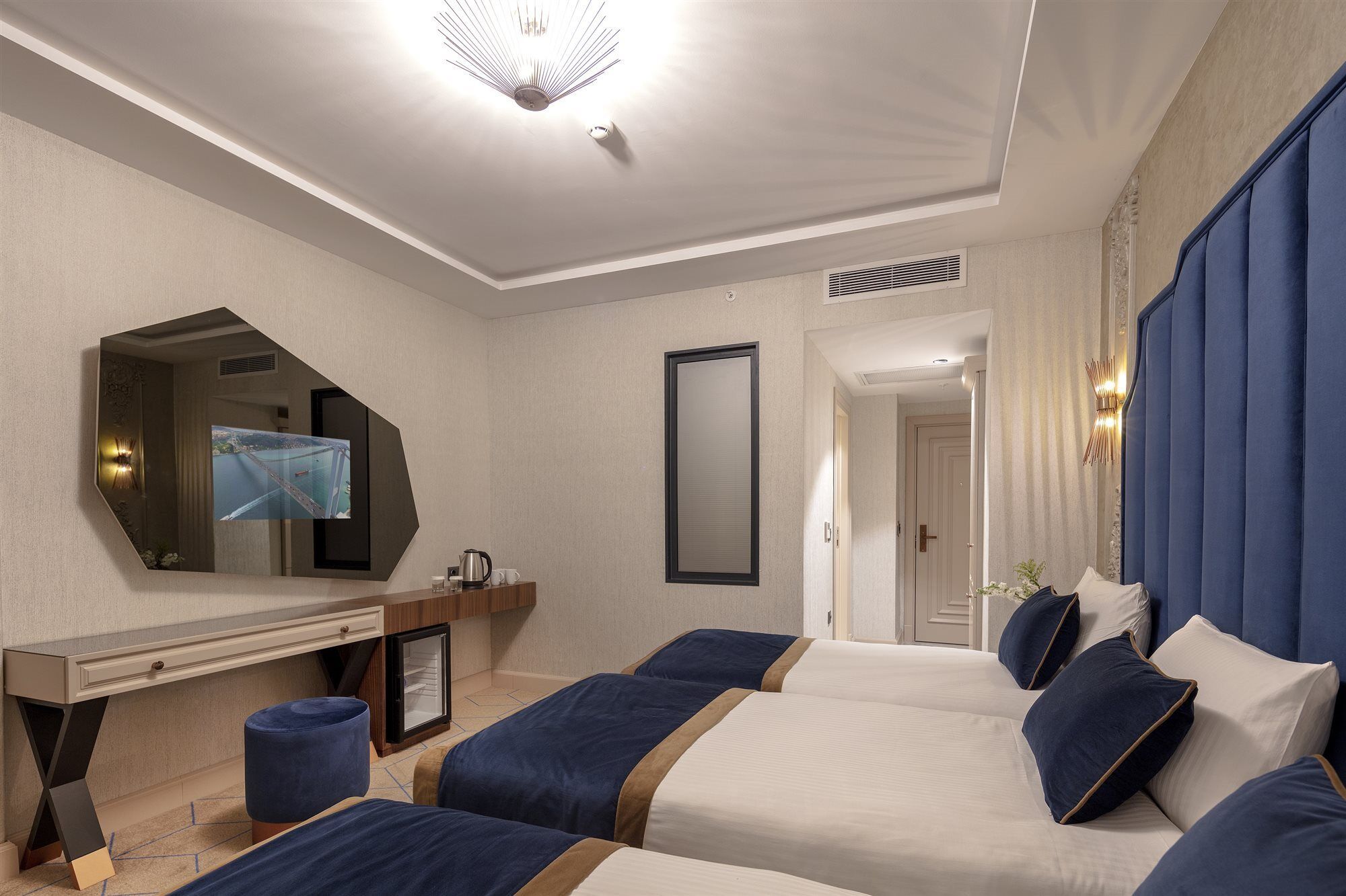 Danis & - Old Hotel