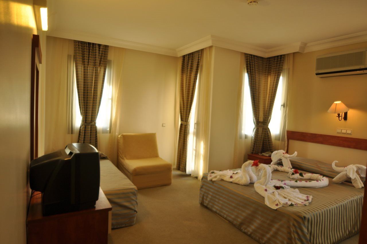 Golden Moon Hotel 3*