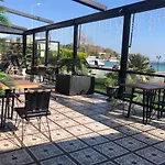 8 Rooms Hotel