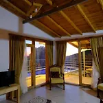 Villa Skyline