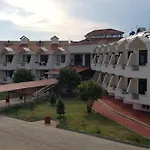 Flora Hotel