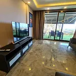 Oezel Havuz Ve Deniz Manzarali Yeni Villa