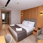 Pikola Otel