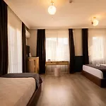 Urla 1867 Hotel