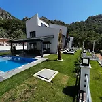 Black Pearl Private Detached Villa With Pool & Seaview