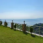 Manzarasiyla Bueyueleyen Luex Villa
