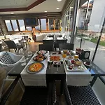 Dolphin Park Hotel