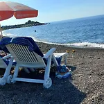 Seafront Apartment By The Sea And With A Beach And With Big Garden