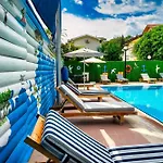 Dedeminn Garden Hotel