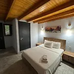 Ados Hotel