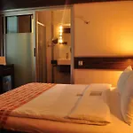 Wes Hotel