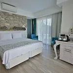 Dedeminn Marina Hotel