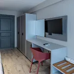 Calanthe Residence