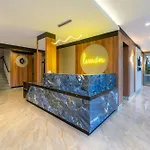 Lemon Hotel
