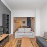 Trendy Waterfront Apt With A Striking View