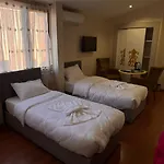 By Historial Hotel Due