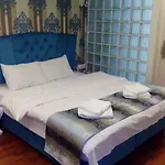By Historial Hotel Due