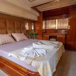Hans Beys Yatch