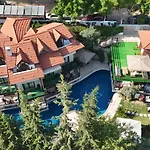 Alya Hotel Goecek