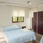 Royal Inn Seza Residence