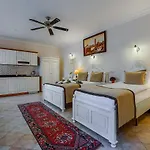 La Paloma Hotel