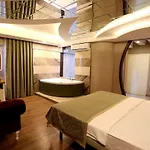 Life Corner Hotel