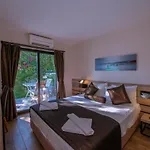 S3 Seahorse Beach Club