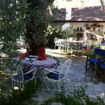 Bakkhos Guesthouse
