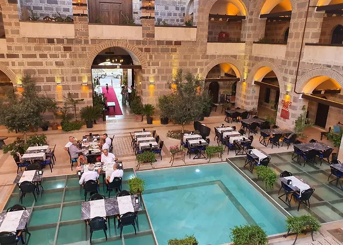 Cesme Kanuni Kervansaray Historical Hotel