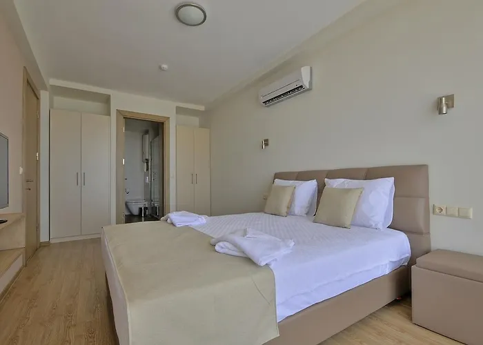 Delmar Suites & Residence