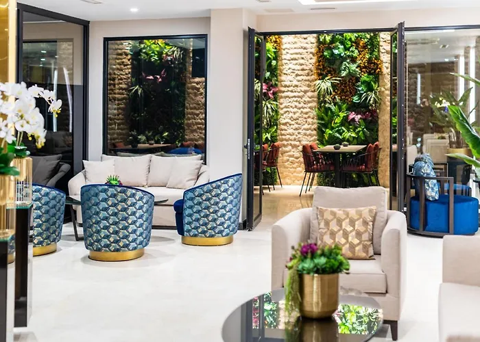 Aprilis Deluxe Hotel