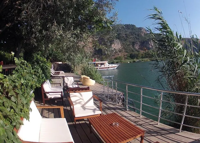 Lindos Pension