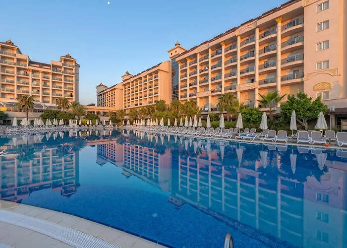 Lake River Side Hotel Spa