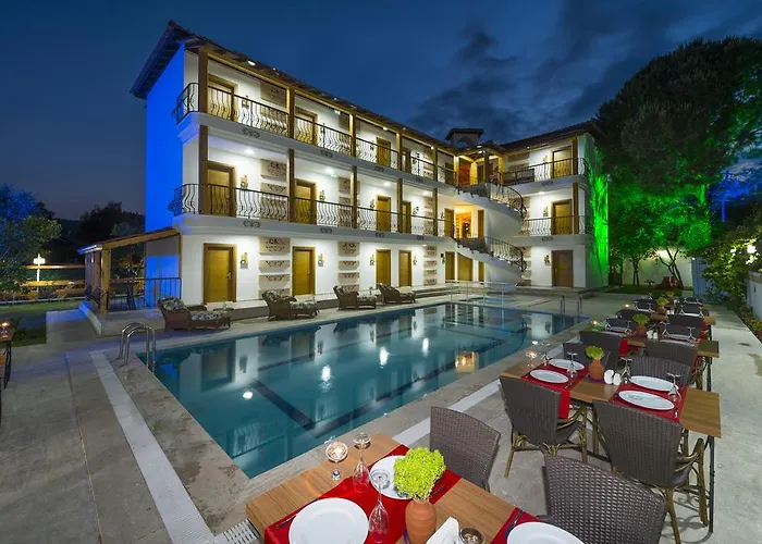 Amore Hotel Teki̇Rova