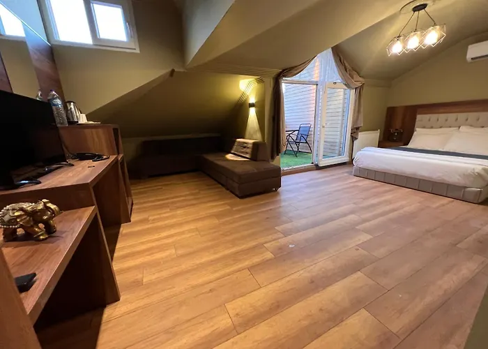 Real King Suite Hotel