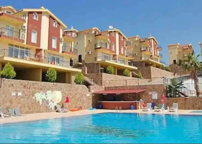 Deniz Manzarali, Havuzlu Ve Bahceli Triplex Villa