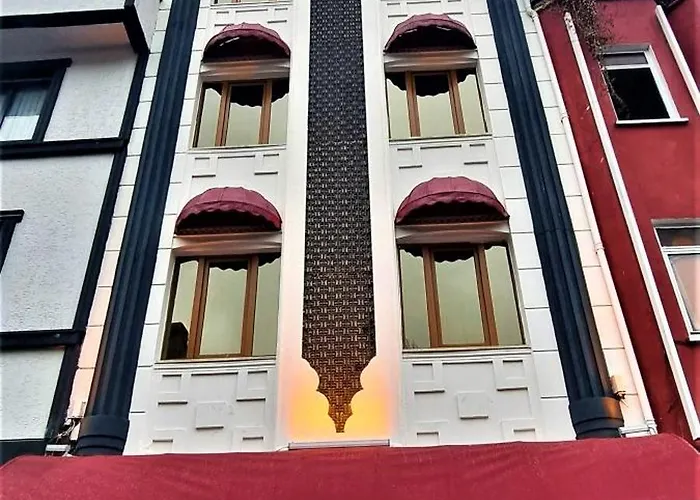 By Historial Hotel Due