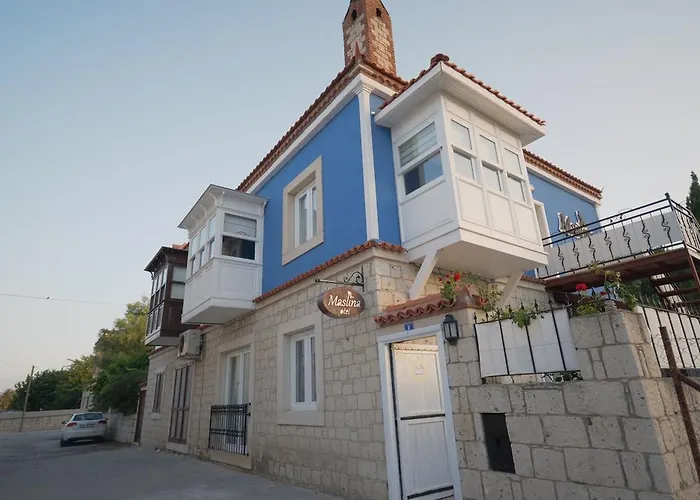 Masli̇Na Otel
