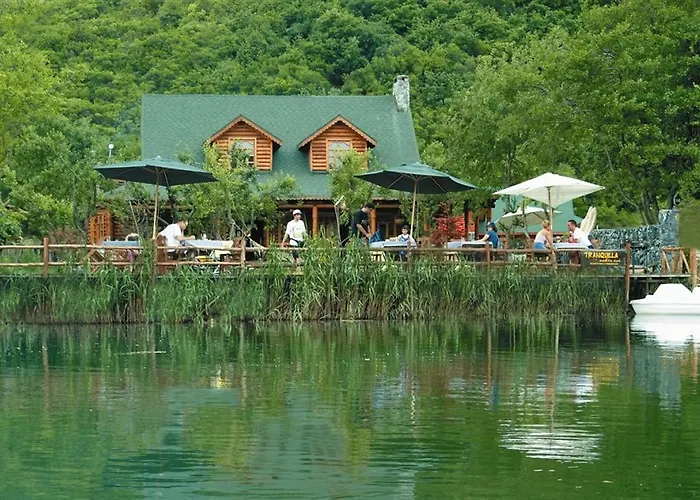Tranquilla River Lodge - Adults Only