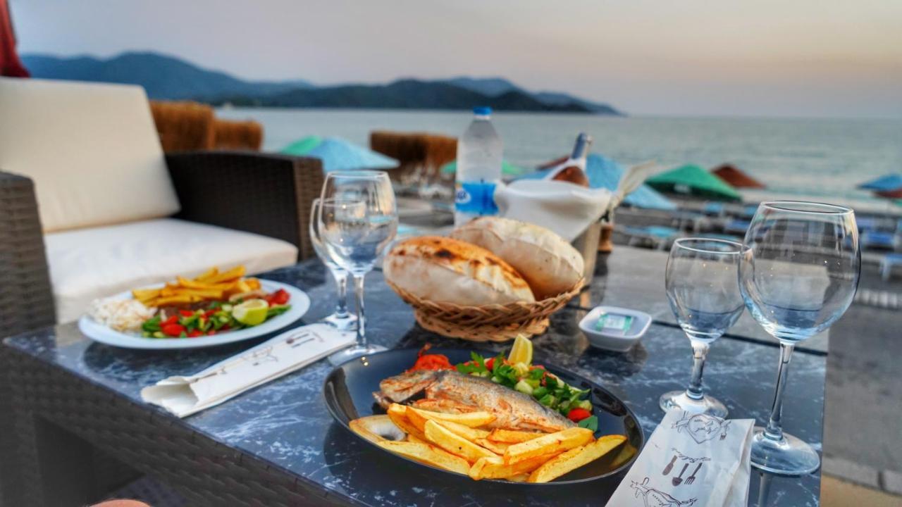 Yuecel Hotel
