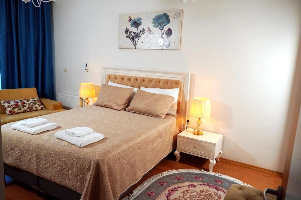 Zenofon Apartment