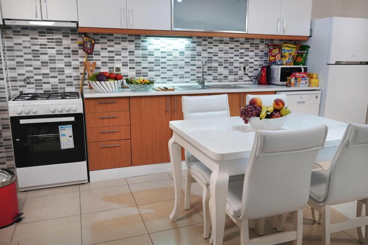 Zenofon Apartment