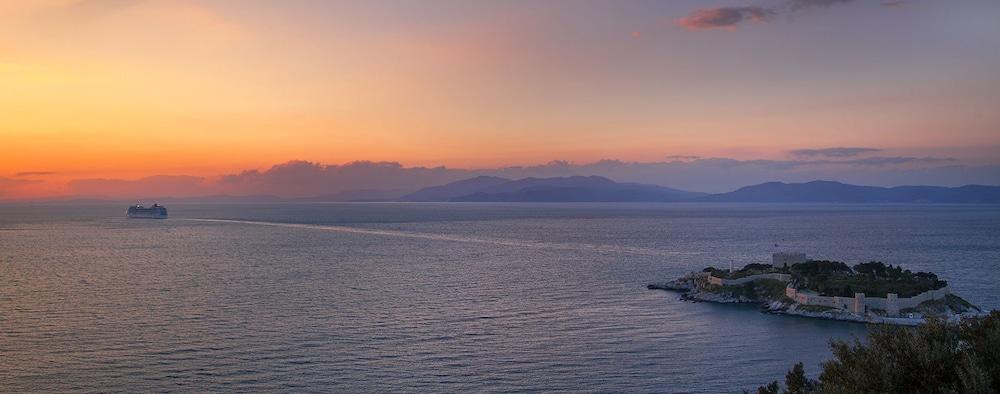 Arora Kusadasi