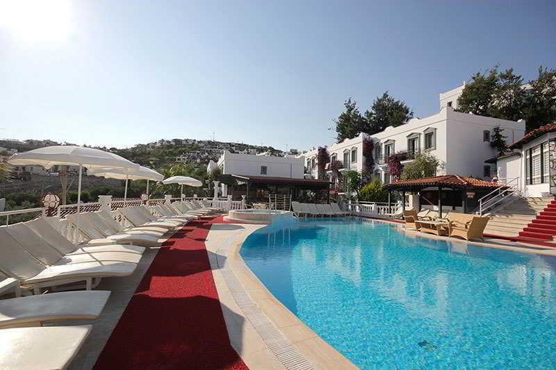 Maison 48 Aparthotel 3*