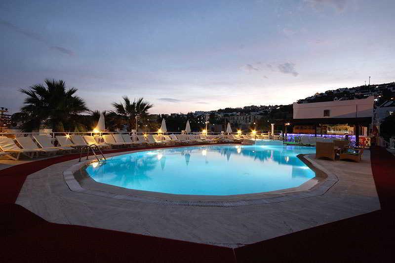 Maison 48 Aparthotel 3*