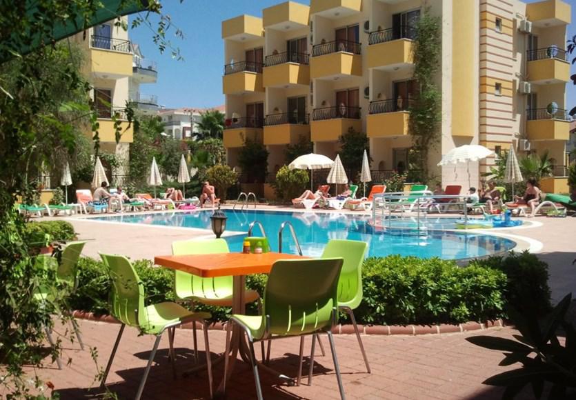 Hotel Summer Rose Side